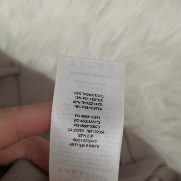 Babaton High Waisted Pleated Shorts - Size 0 - Picture 8 of 8